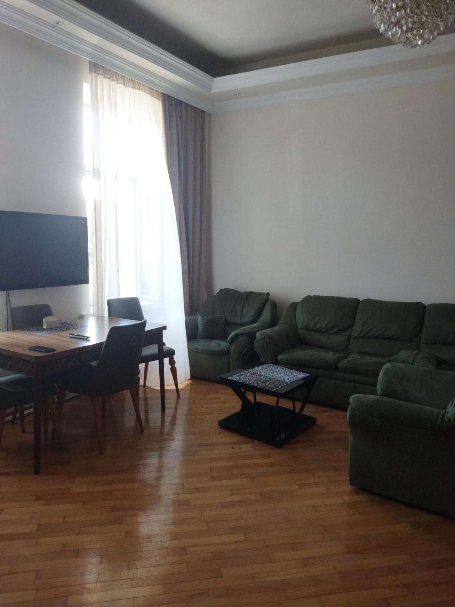 Апартамент На Абашидзе Batumi Exteriör bild